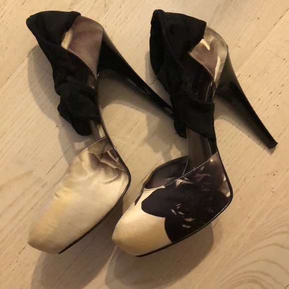 NINE WEST ballet slipper style satin stilettos - Picture 3 of 7